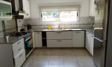 Importante casa estilo Campo en Haras del Sur 1