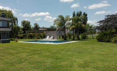 Importante casa estilo Campo en Haras del Sur 1