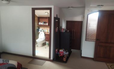 Venta- Casa de venta amplia acogedora en zona segura. ¡Disfruta de la tranquilidad y seguridad de una urbanización privada!