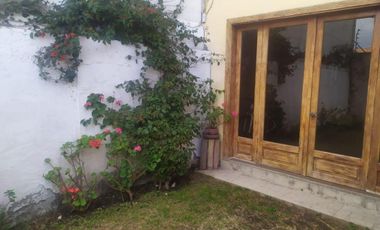 Venta- Casa de venta amplia acogedora en zona segura. ¡Disfruta de la tranquilidad y seguridad de una urbanización privada!
