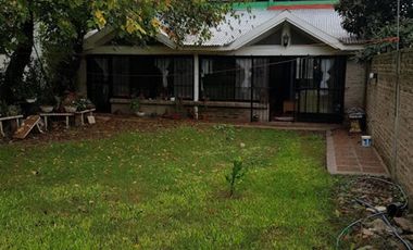 Importante Casa en Venta en Paso del Rey, Calle Claudio Maria Yoly