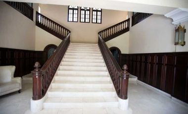 ALQUILO APTO AMOBLADO EN CASCO ANTIGUO