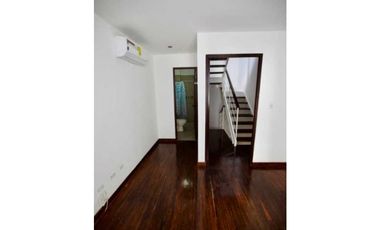 ALQUILO APTO AMOBLADO EN CASCO ANTIGUO