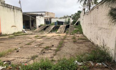 Local Comercial con Oficinas y Terreno en venta sobre la Av. Transistmica.