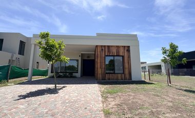 Venta - Casa a estrenar en El Aljibe - Bayugar Negocios Inmobiliarios