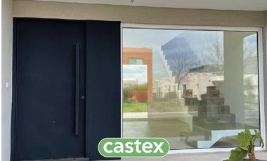 Casa de diseño con fondo libre y tres dormitorios en alquiler en Puertos, Araucarias