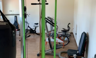 MODERNA CASA EN ZONA DORADA. TERRENO 1131M y 577M CON 4 RECAMAS Y GYM O ESTUDIO 10 AUTOS