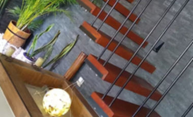 MODERNA CASA EN ZONA DORADA. TERRENO 1131M y 577M CON 4 RECAMAS Y GYM O ESTUDIO 10 AUTOS