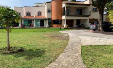 MODERNA CASA EN ZONA DORADA. TERRENO 1131M y 577M CON 4 RECAMAS Y GYM O ESTUDIO 10 AUTOS