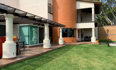 MODERNA CASA EN ZONA DORADA. TERRENO 1131M y 577M CON 4 RECAMAS Y GYM O ESTUDIO 10 AUTOS