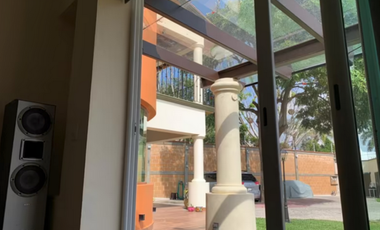 MODERNA CASA EN ZONA DORADA. TERRENO 1131M y 577M CON 4 RECAMAS Y GYM O ESTUDIO 10 AUTOS