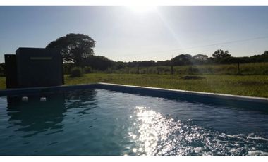 Casa quinta, depósito y piscina sobre 2 Has. Puerto Tirol.