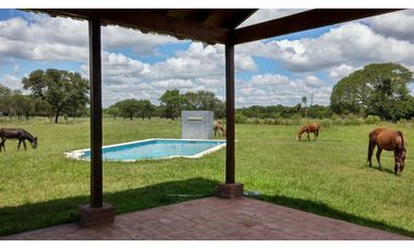 Casa quinta, depósito y piscina sobre 2 Has. Puerto Tirol.