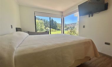 QUEBRADA HONDA Agua Profunda Orilla 84 mts Lago Rapel