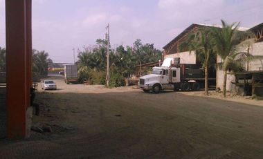 Alquiler de bodegas 4000m2 al pie de via a Daule, ideal complejos logísticos, fábricas, importadores y distribuidores