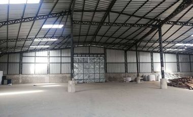 Alquiler de bodegas 4000m2 al pie de via a Daule, ideal complejos logísticos, fábricas, importadores y distribuidores