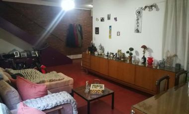OPORTUNIDAD PRECIOSO DUPLEX 3 AMBIENTES CON  COCHERA JARDIN Y PATIO