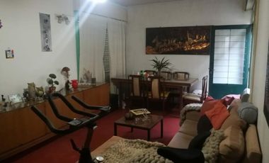 OPORTUNIDAD PRECIOSO DUPLEX 3 AMBIENTES CON  COCHERA JARDIN Y PATIO