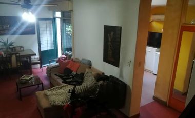 OPORTUNIDAD PRECIOSO DUPLEX 3 AMBIENTES CON  COCHERA JARDIN Y PATIO