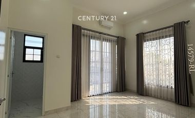 Dijual Rumah BrandNew American Classic Dipinggir Jalan Raya