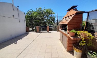 VENTA/PERMUTA - Casa 2 dormitorios con Salón y Local - Matheu, Rosario.