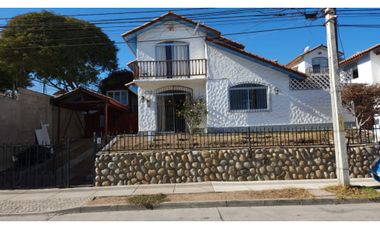 Venta de Casa 4D 3B en La Serena Coquimbo con estacionamiento y bodega