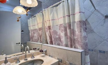 Chalet con dpto en venta