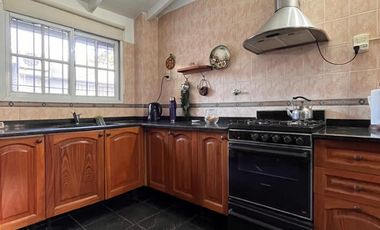 Chalet con dpto en venta