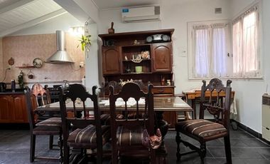 Chalet con dpto en venta