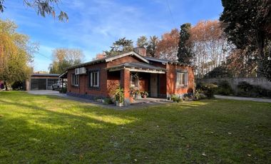 Chalet con dpto en venta