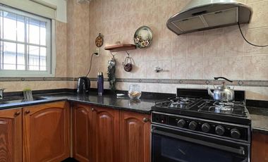 Chalet con dpto en venta