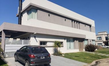 VENTA CASA 5 AMB CON PILETA   BRISAS DE ADROGUE
