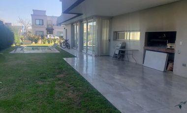 VENTA CASA 5 AMB CON PILETA   BRISAS DE ADROGUE