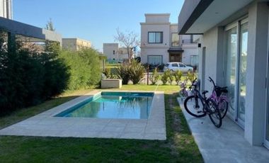 VENTA CASA 5 AMB CON PILETA   BRISAS DE ADROGUE