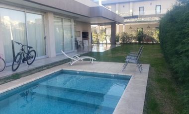 VENTA CASA 5 AMB CON PILETA   BRISAS DE ADROGUE