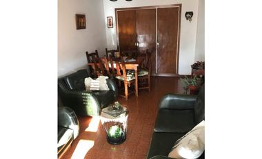 VENDO DEPARTAMENTO 4 AMBIENTES CON COCHERA PARA DOS VEHCULOS