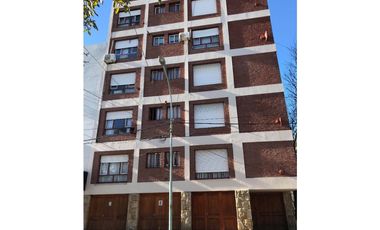 VENDO DEPARTAMENTO 4 AMBIENTES CON COCHERA PARA DOS VEHCULOS
