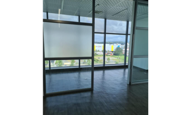 OFICINA DE 95 m2  CON ACABADOS EN SANTA MARIA BUSINESS CENTER 37E