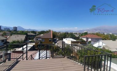 Casa en venta de 3D/3B Piscina en condominio Ñuñoa