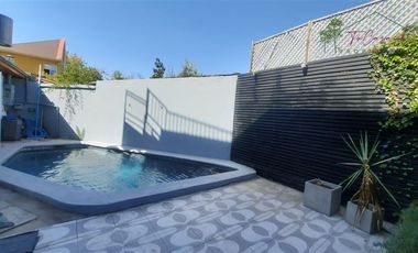 Casa en venta de 3D/3B Piscina en condominio Ñuñoa