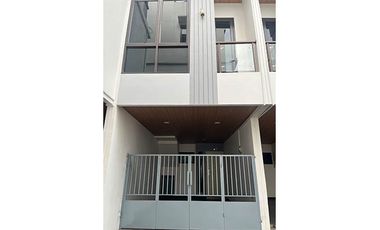 Dijual Town House  murah di tengah kota di Rawasari, Cempaka Putih