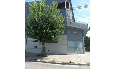 OPORTUNIDAD CASA EN PLANTA ALTA CON GALPÓN LOCAL Y GARAJE