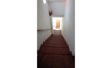 OPORTUNIDAD CASA EN PLANTA ALTA CON GALPÓN LOCAL Y GARAJE