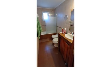 OPORTUNIDAD CASA EN PLANTA ALTA CON GALPÓN LOCAL Y GARAJE