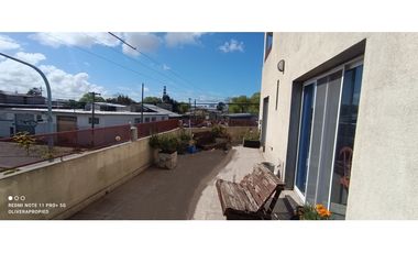 OPORTUNIDAD CASA EN PLANTA ALTA CON GALPÓN LOCAL Y GARAJE