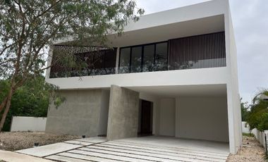Hermosa Residencia Nueva en Privada con Amenidades Yucatán Country Club