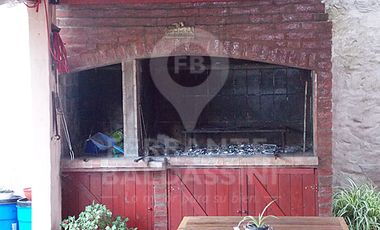 BURZACO. EXCELENTE CASA. AMPLIA, CONFORTABLE DE 2 PLANTAS. LOCAL AL FRENTE DE OPTIMA CALIDAD ( RENTABLE). IDEAL PARA FAMILIA GRANDE O 2 FAMILIAS. APTO