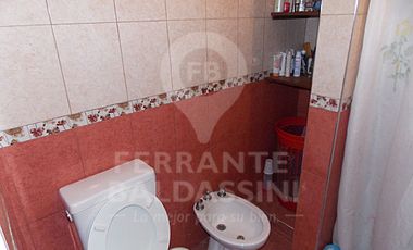 BURZACO. EXCELENTE CASA. AMPLIA, CONFORTABLE DE 2 PLANTAS. LOCAL AL FRENTE DE OPTIMA CALIDAD ( RENTABLE). IDEAL PARA FAMILIA GRANDE O 2 FAMILIAS. APTO