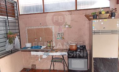 BURZACO. EXCELENTE CASA. AMPLIA, CONFORTABLE DE 2 PLANTAS. LOCAL AL FRENTE DE OPTIMA CALIDAD ( RENTABLE). IDEAL PARA FAMILIA GRANDE O 2 FAMILIAS. APTO