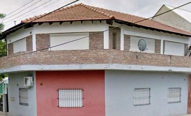 Casa con Departamento en venta en Barrio Luna